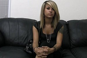 男人扒开女生🍑伸进🍌❌