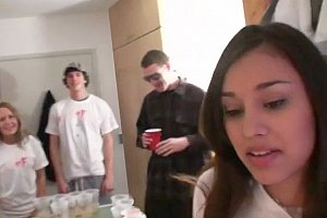 wwwjizz黑人日死女人