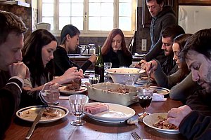 三根进进出出gl腿分开