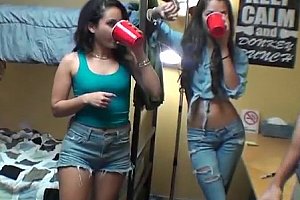 玩弄美女的屁股眼